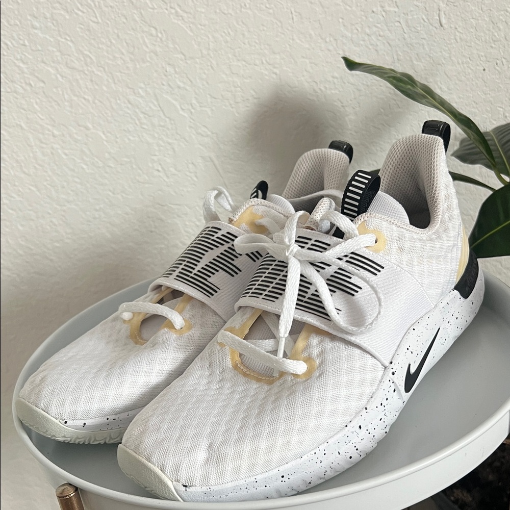 Nike White and Black Sneakers with Sleek Design - Picture 2 of 4